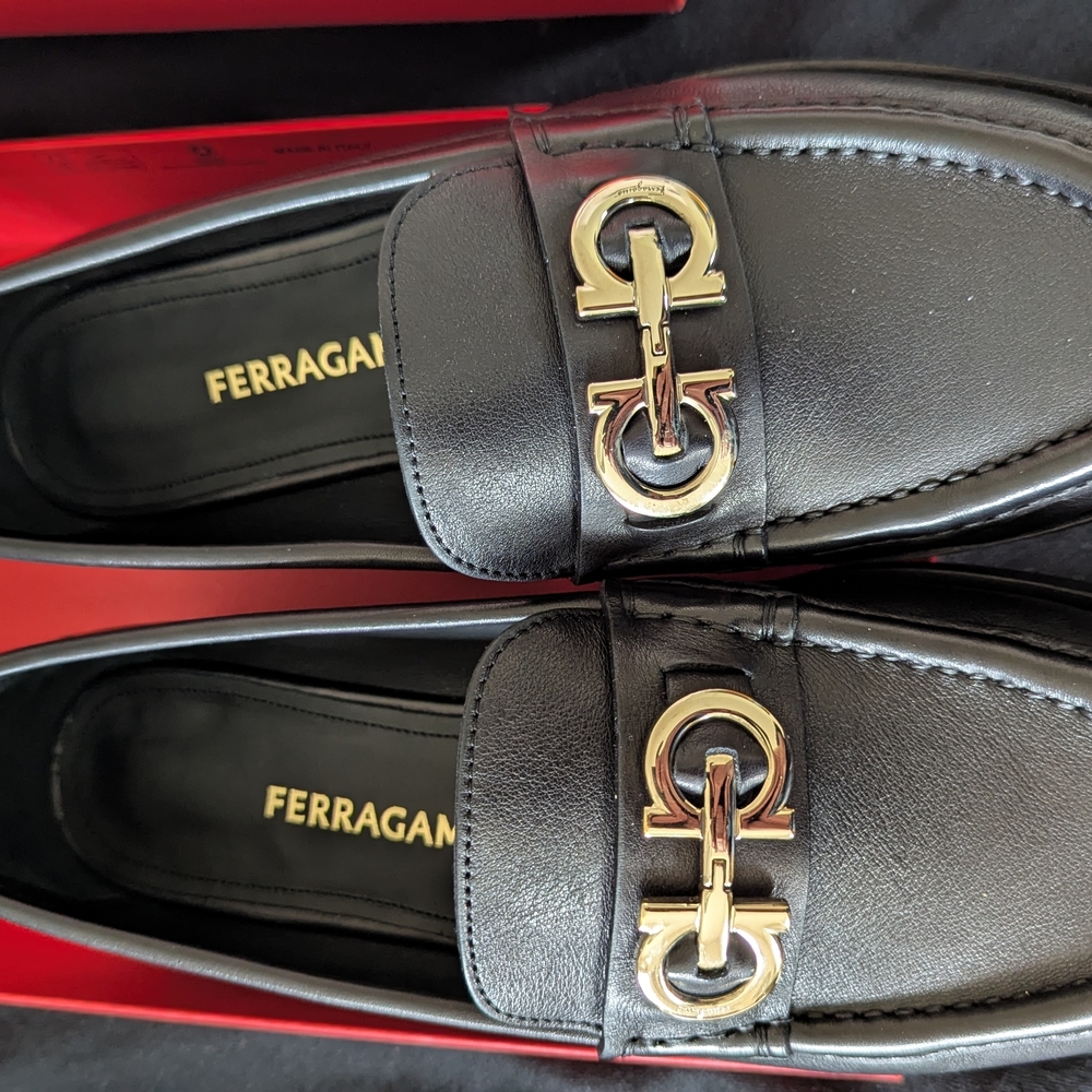 Salvatore Ferragamo NIB Ofelia Black Loafers, Traditional Sole, Lt Gold Gancini